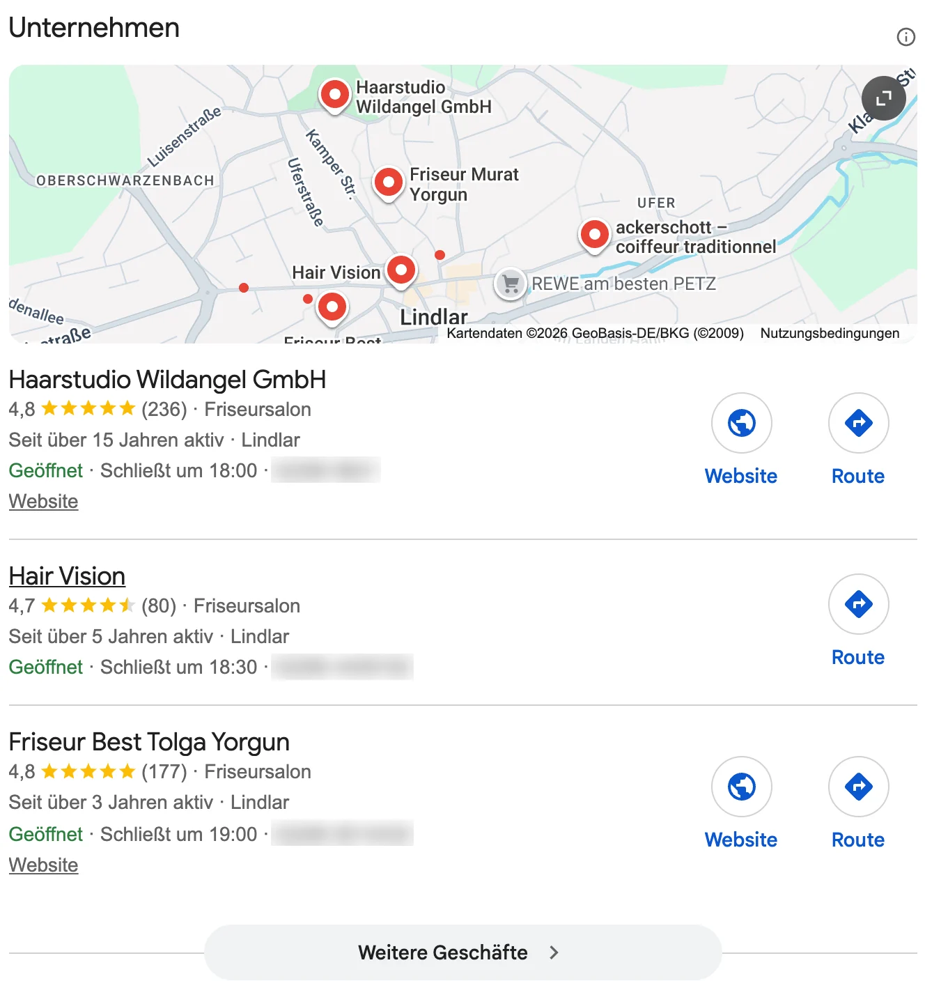 Google-Suchergebnis für „friseur lindlar“: Über den normalen Suchergebnissen stehen eine Karte und genau drei Unternehmenseinträge, der Local Pack.